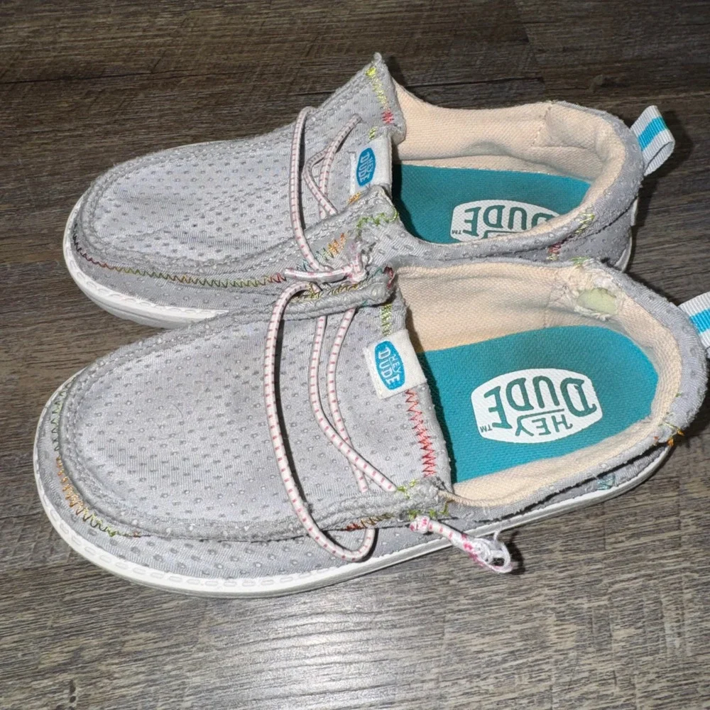 HEYDUDE Wendy Perf Neoprene Kids Youth 13 Gray Off White Rainbow Stitch Loafers